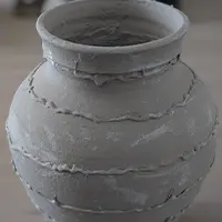 imagen de un jaron reciclado pintado